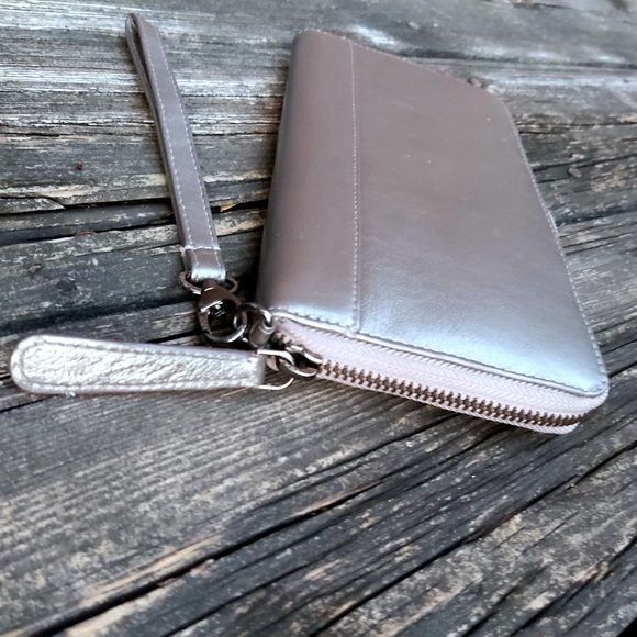 Kenneth Cole New York Leather Wristlet Wallet - Picture 5 of 10